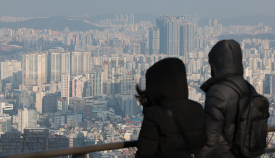 12월 20일 서울 남산에서 바라본 서울 시내 아파트 단지 모습. <연합뉴스>